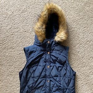 Women’s Puffer Vest w/Faux Fur Hood
